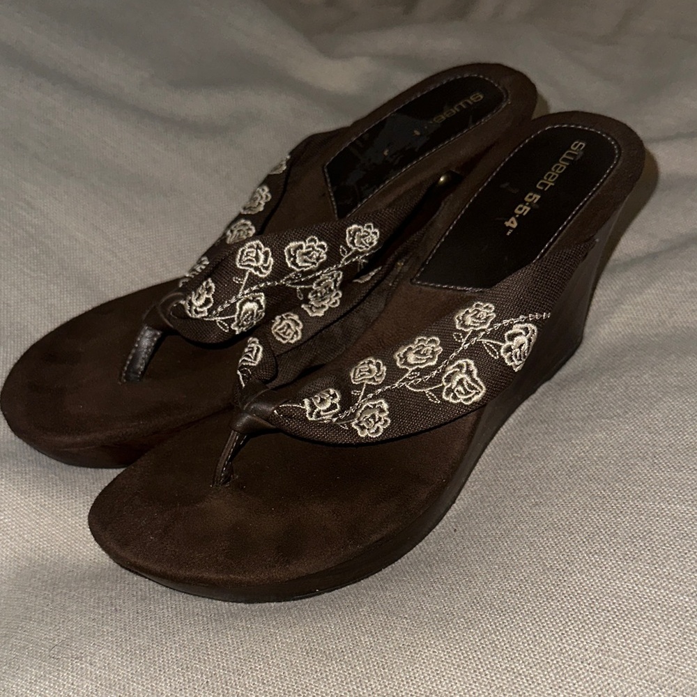 Vintage y2k Brown embroidered Wedge sandals